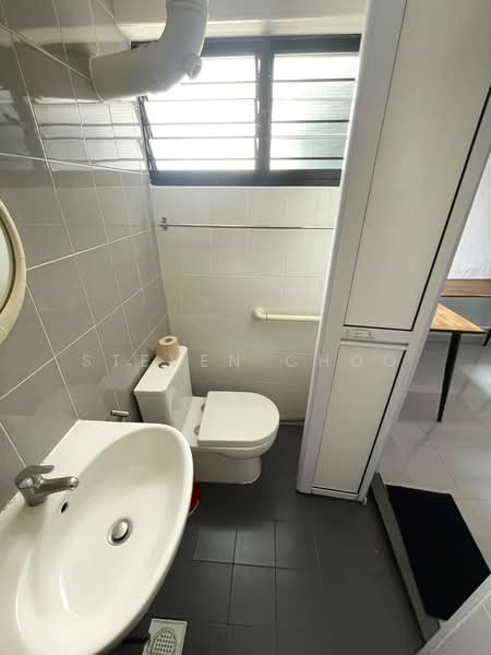 421 Jurong West Street 42, 421 Jurong West Street 42, Room Rental, 120 sqft, HDB Flat For Rent, by Steven Choo, 500234569 - Bathroom - PropertyGuru.com.sg