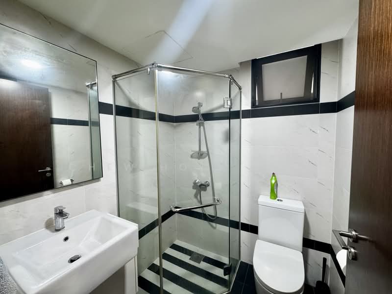 Symphony Suites, 9 Yishun Close, 3 Bedrooms, 915 sqft, Condominium For Sale, by Chew Hock Ngee, 500234601 - Bathroom - PropertyGuru.com.sg