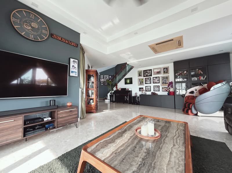 Summerdale, 2 Boon Lay Drive, 4 Bedrooms, 2,131 sqft, Condominium For Sale, by Jay Ng, 500234603 - Living Room - PropertyGuru.com.sg