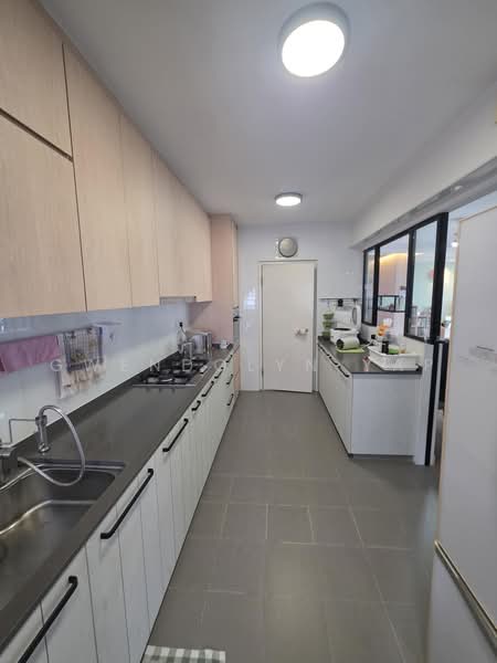 817A Keat Hong Link, 817A Keat Hong Link, 3 Bedrooms, 1,206 sqft, HDB Flat For Rent, by Gwendolyn Yap, 500234605 - Kitchen - PropertyGuru.com.sg