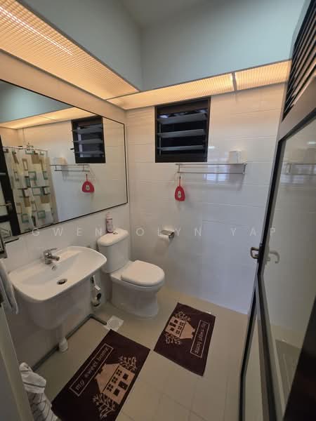817A Keat Hong Link, 817A Keat Hong Link, 3 Bedrooms, 1,206 sqft, HDB Flat For Rent, by Gwendolyn Yap, 500234605 - Bathroom - PropertyGuru.com.sg