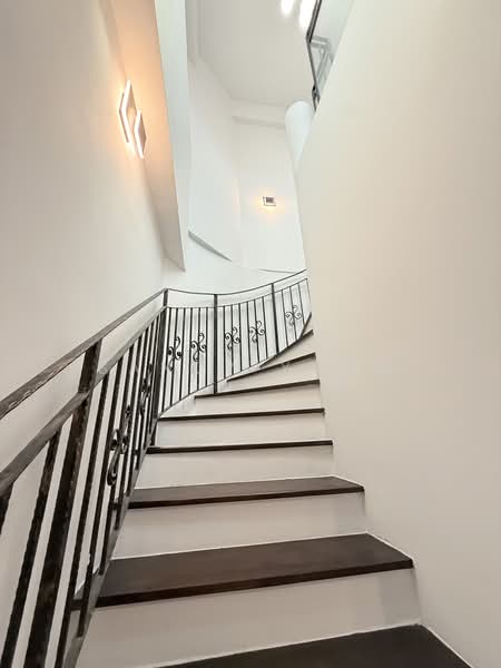 Rezi 26, 5 Lorong 26 Geylang, 1 Bedroom, 807 sqft, Condominium For Sale, by Sandy Yong, 500234609 - Staircase - PropertyGuru.com.sg