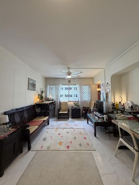419 Hougang Avenue 8, 419 Hougang Avenue 8, 3 Bedrooms, 1,109 sqft, HDB Flat For Sale, by Benson Yew, 500234626 - Living Room - PropertyGuru.com.sg