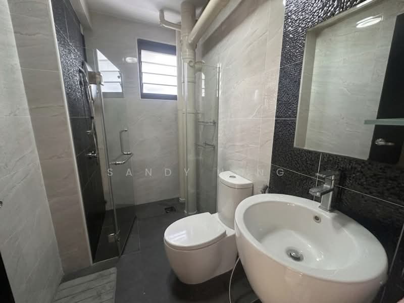 271C Jurong West Street 24, 271C Jurong West Street 24, 3 Bedrooms, 1,205 sqft, HDB Flat For Sale, by Sandy Hong, 500234630 - Bathroom - PropertyGuru.com.sg