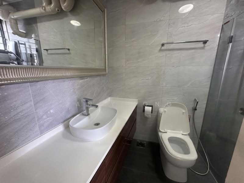 271C Jurong West Street 24, 271C Jurong West Street 24, 3 Bedrooms, 1,205 sqft, HDB Flat For Sale, by Sandy Hong, 500234630 - Bathroom - PropertyGuru.com.sg