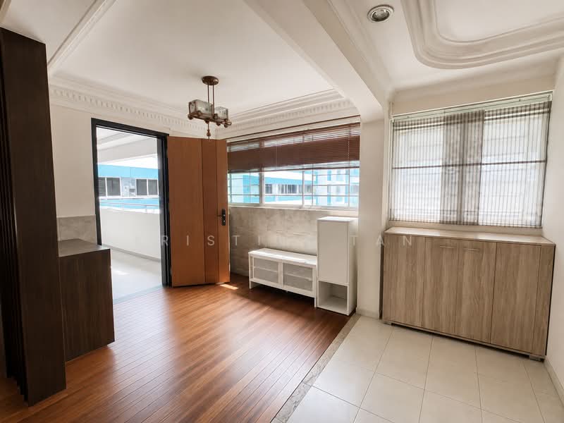531 Bukit Batok Street 51, 531 Bukit Batok Street 51, 4 Bedrooms, 1,313 sqft, HDB Flat For Sale, by Kristine Tan, 500234650 - Foyer - PropertyGuru.com.sg