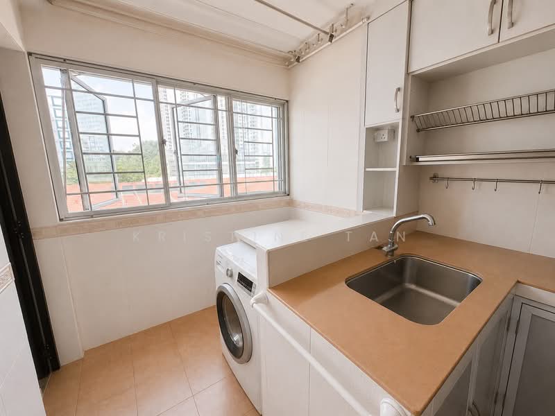 531 Bukit Batok Street 51, 531 Bukit Batok Street 51, 4 Bedrooms, 1,313 sqft, HDB Flat For Sale, by Kristine Tan, 500234650 - Yard - PropertyGuru.com.sg