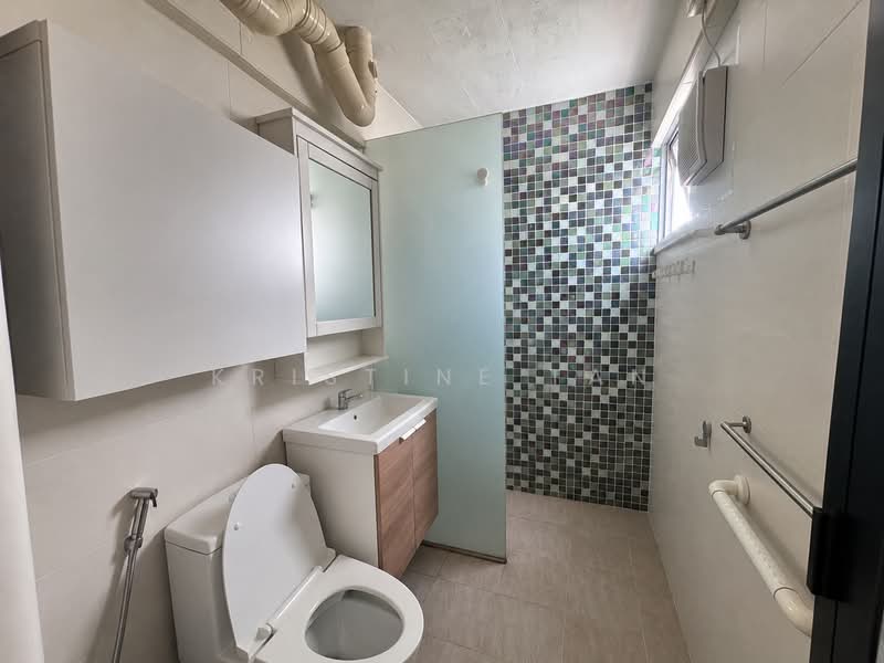 531 Bukit Batok Street 51, 531 Bukit Batok Street 51, 4 Bedrooms, 1,313 sqft, HDB Flat For Sale, by Kristine Tan, 500234650 - Ensuite Bathroom - PropertyGuru.com.sg