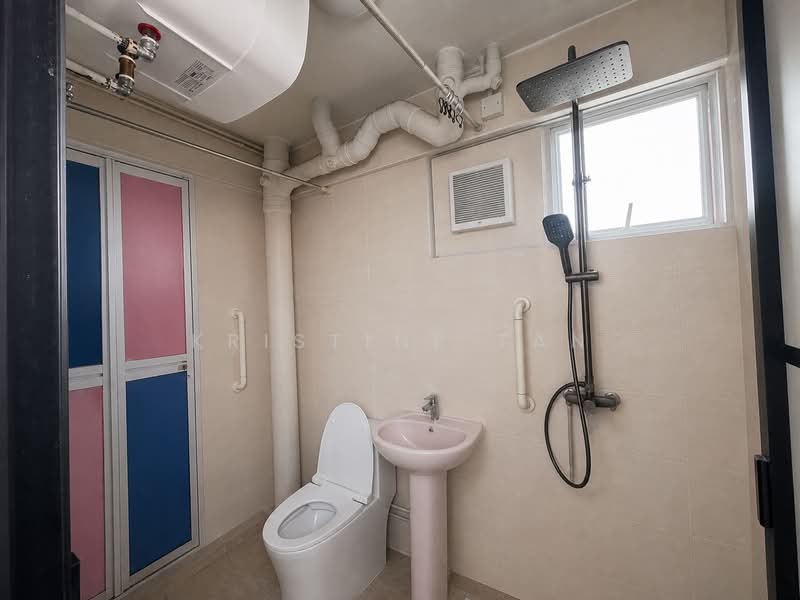531 Bukit Batok Street 51, 531 Bukit Batok Street 51, 4 Bedrooms, 1,313 sqft, HDB Flat For Sale, by Kristine Tan, 500234650 - Common Bathroom - PropertyGuru.com.sg