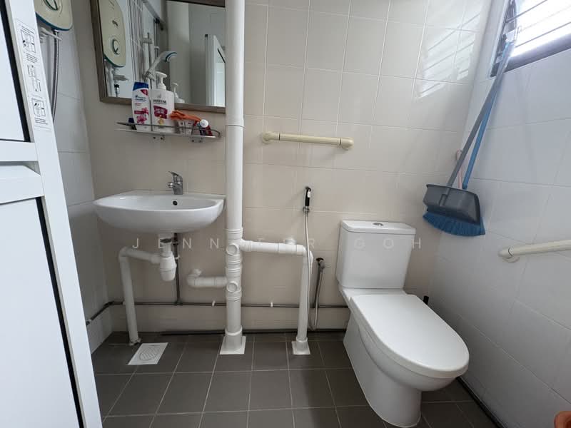 409 Pandan Gardens, 409 Pandan Gardens, Room Rental, 150 sqft, HDB Flat For Rent, by Jennifer Goh, 500234652 - Bathroom - PropertyGuru.com.sg