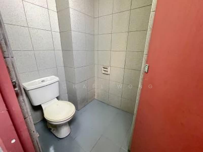 CSI Distribution Centre, 2 Kim Chuan Drive, Hougang / Punggol / Sengkang, 6,000 sqft, Factory / Workshop (B2) For Rent, by Michael Wong, 500234657 - Bathroom - CommercialGuru.com.sg