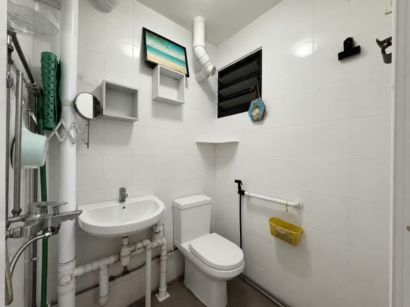 156 Ang Mo Kio Avenue 4, 156 Ang Mo Kio Avenue 4, Room Rental, 120 sqft, HDB Flat For Rent, by Vincent Lim, 500234663 - Bathroom - PropertyGuru.com.sg