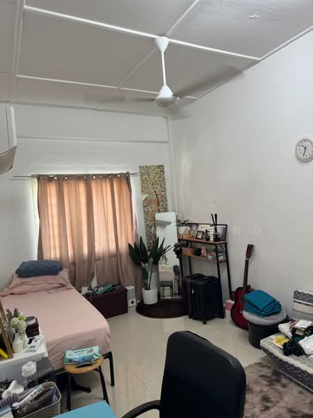 Cambridge Road, Cambridge Road, 3 Bedrooms, 986 sqft, Walk-up Apartment For Sale, by William Wong, 500234677 - Bedroom - PropertyGuru.com.sg