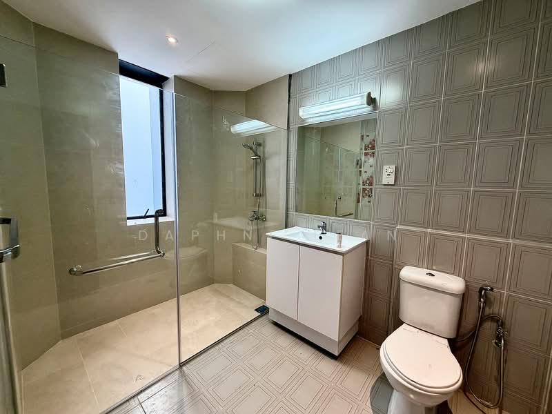 Beverly Hill, 61 Grange Road, 4 Bedrooms, 3,778 sqft, Condominium For Rent, by Daphne Lean, 500234681 - Bathroom - PropertyGuru.com.sg