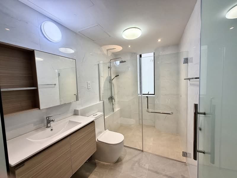 Beverly Hill, 61 Grange Road, 4 Bedrooms, 3,778 sqft, Condominium For Rent, by Daphne Lean, 500234681 - Bathroom - PropertyGuru.com.sg