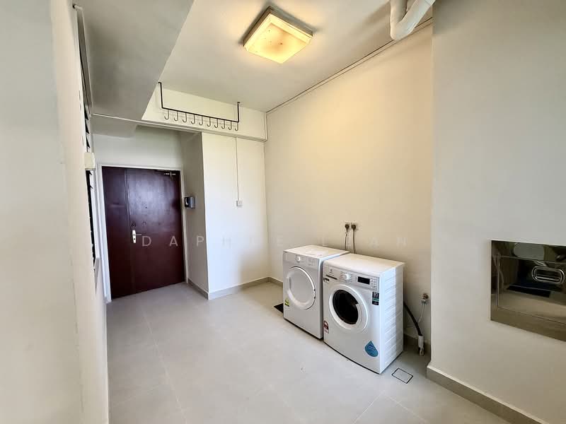 Beverly Hill, 61 Grange Road, 4 Bedrooms, 3,778 sqft, Condominium For Rent, by Daphne Lean, 500234681 - Yard - PropertyGuru.com.sg