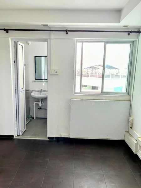 333 Serangoon Avenue 3, 333 Serangoon Avenue 3, 3 Bedrooms, 904 sqft, HDB Flat For Sale, by James Yeo, 500234723 - Bathroom - PropertyGuru.com.sg