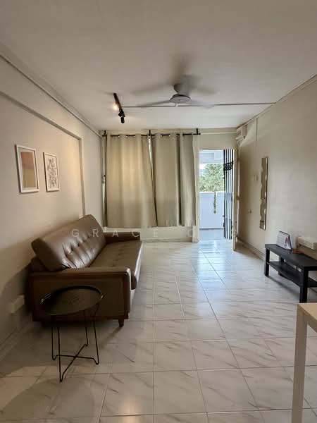 407 Sin Ming Avenue, 407 Sin Ming Avenue, 2 Bedrooms, 689 sqft, HDB Flat For Sale, by Grace Ong, 500234731 - Living Room - PropertyGuru.com.sg