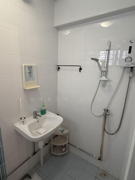 407 Sin Ming Avenue, 407 Sin Ming Avenue, 2 Bedrooms, 689 sqft, HDB Flat For Sale, by Grace Ong, 500234731 - Bathroom - PropertyGuru.com.sg