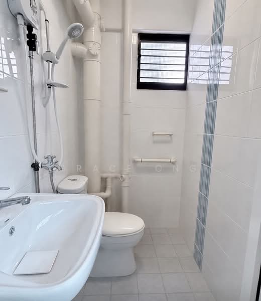 407 Sin Ming Avenue, 407 Sin Ming Avenue, 2 Bedrooms, 689 sqft, HDB Flat For Sale, by Grace Ong, 500234731 - Bathroom - PropertyGuru.com.sg