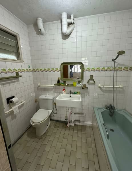 103 Bishan Street 12, 103 Bishan Street 12, 3 Bedrooms, 1,302 sqft, HDB Flat For Sale, by Mike Heng, 500234739 - Bathroom - PropertyGuru.com.sg