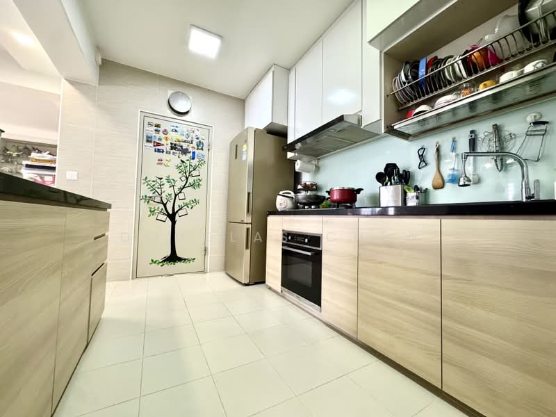 445A Bukit Batok West Avenue 8, 445A Bukit Batok West Avenue 8, 3 Bedrooms, 1,001 sqft, HDB Flat For Sale, by Douglas Chew, 500234740 - Kitchen - PropertyGuru.com.sg