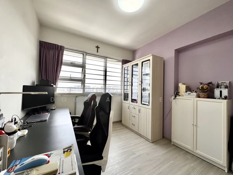 445A Bukit Batok West Avenue 8, 445A Bukit Batok West Avenue 8, 3 Bedrooms, 1,001 sqft, HDB Flat For Sale, by Douglas Chew, 500234740 - Study - PropertyGuru.com.sg