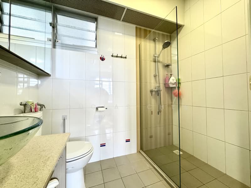 445A Bukit Batok West Avenue 8, 445A Bukit Batok West Avenue 8, 3 Bedrooms, 1,001 sqft, HDB Flat For Sale, by Douglas Chew, 500234740 - Bathroom - PropertyGuru.com.sg