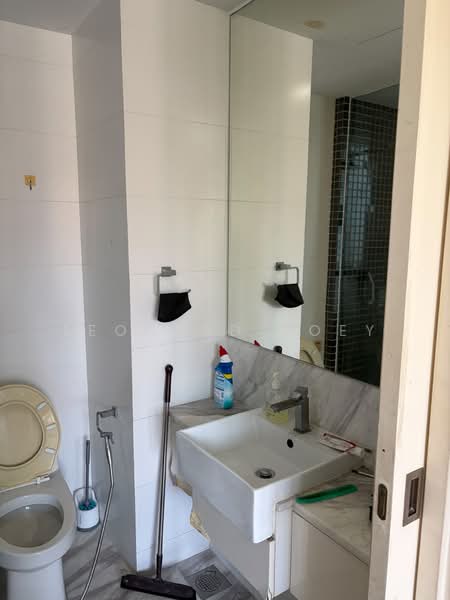 Ferraria Park Condo, 26 Flora Drive, 2 Bedrooms, 915 sqft, Condominium For Rent, by Leonard Boey, 500234741 - Bathroom - PropertyGuru.com.sg