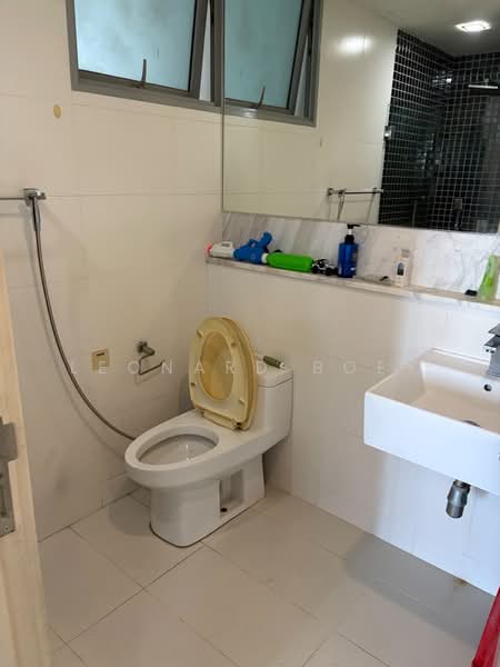 Ferraria Park Condo, 26 Flora Drive, 2 Bedrooms, 915 sqft, Condominium For Rent, by Leonard Boey, 500234741 - Bathroom - PropertyGuru.com.sg