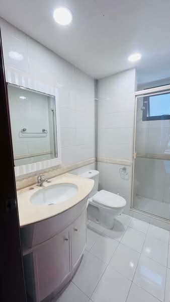 River Place, 60 Havelock Road, 3 Bedrooms, 1,281 sqft, Condominium For Sale, by John Chen, 500234754 - Bathroom - PropertyGuru.com.sg