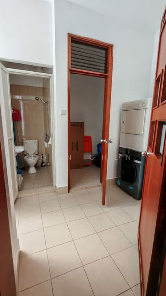 River Place, 60 Havelock Road, 3 Bedrooms, 1,281 sqft, Condominium For Sale, by John Chen, 500234754 - Bathroom - PropertyGuru.com.sg