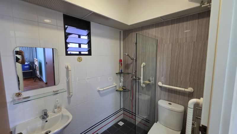 208A Clementi Avenue 6, 208A Clementi Avenue 6, 2 Bedrooms, 732 sqft, HDB Flat For Rent, by Victor The, 500234767 - Bathroom - PropertyGuru.com.sg