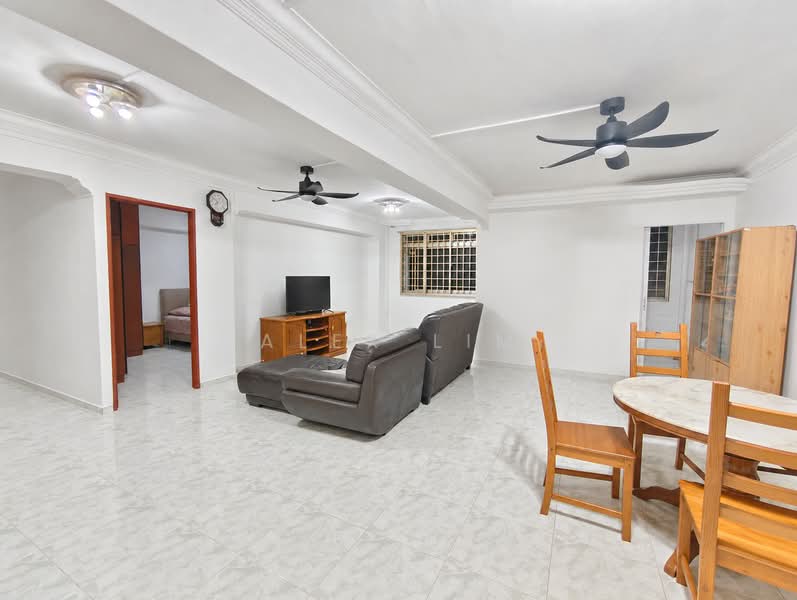 739 Jurong West Street 73, 739 Jurong West Street 73, 4 Bedrooms, 1,355 sqft, HDB Flat For Sale, by Alex Lim, 500234769 - Living Room - PropertyGuru.com.sg