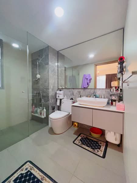 FLO Residence, 13 Punggol Field Walk, 2 Bedrooms, 861 sqft, Condominium For Sale, by Liau Li Jun, 500234771 - Bathroom - PropertyGuru.com.sg