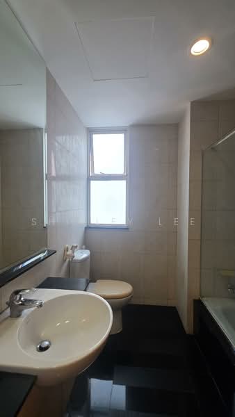 Sunglade, 1 Serangoon Avenue 2, 3 Bedrooms, 1,044 sqft, Condominium For Rent, by Shirley Lee, 500234772 - Bathroom - PropertyGuru.com.sg