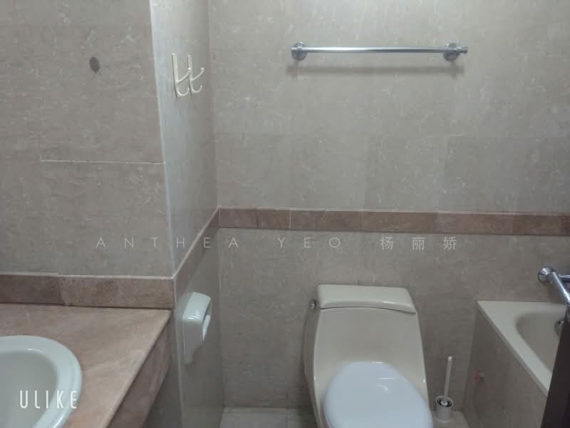 Tanglin Regency, 381 Tanglin Road, 2 Bedrooms, 883 sqft, Condominium For Rent, by Anthea Yeo 杨丽娇, 500234782 - Bathroom - PropertyGuru.com.sg