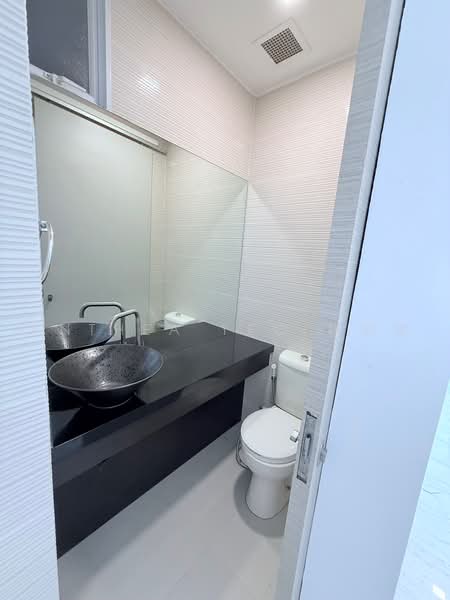 Leonie Gardens, 23 Leonie Hill, 4 Bedrooms, 3,100 sqft, Condominium For Rent, by Anthea Yeo 杨丽娇, 500234785 - Bathroom - PropertyGuru.com.sg
