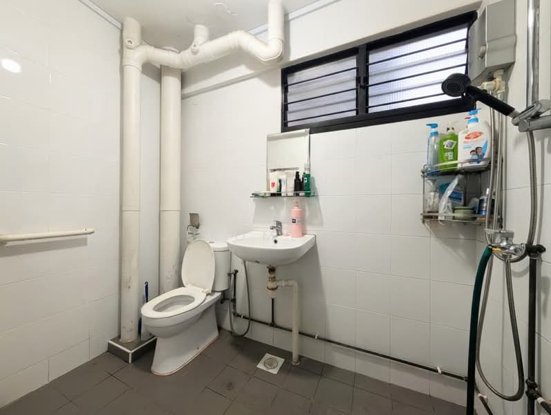 172 Bedok South Road, 172 Bedok South Road, 3 Bedrooms, 1,313 sqft, HDB Flat For Rent, by Jerome Ng, 500234797 - Bathroom - PropertyGuru.com.sg