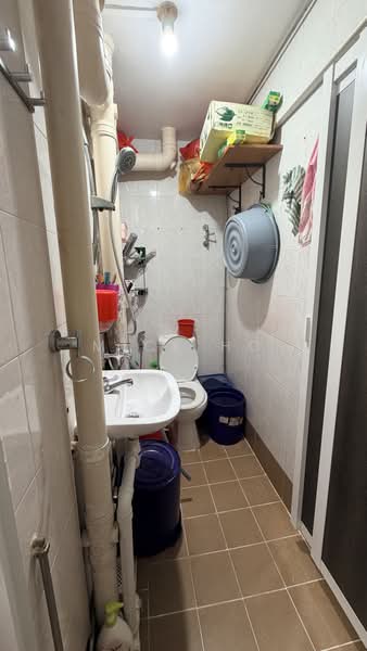 28 Jalan Klinik, 28 Jalan Klinik, Room Rental, 120 sqft, HDB Flat For Rent, by Mick Ho, 500234815 - Bathroom - PropertyGuru.com.sg