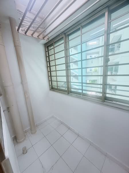 38D Bendemeer Road, 38D Bendemeer Road, 2 Bedrooms, 743 sqft, HDB Flat For Sale, by Veron Heng, 500234832 - Balcony - PropertyGuru.com.sg