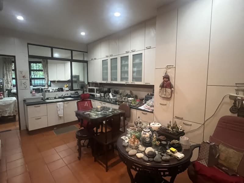 Yuk Tong Avenue, , 6 Bedrooms, 4,000 sqft, Terraced House For Sale, by Liau Li Jun, 500234846 - Kitchen - PropertyGuru.com.sg