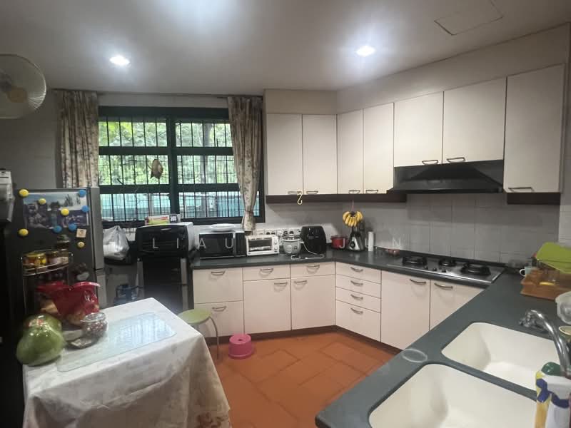 Yuk Tong Avenue, , 6 Bedrooms, 4,000 sqft, Terraced House For Sale, by Liau Li Jun, 500234846 - Kitchen - PropertyGuru.com.sg
