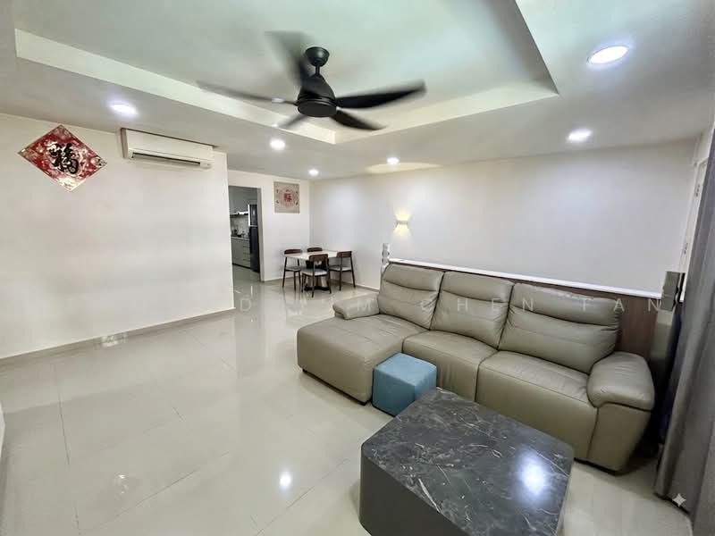 221 Pending Road, 221 Pending Road, Dairy Farm / Bukit Panjang / Choa Chu Kang, 3 Bedrooms, 1,108 sqft, HDB Flat For Sale, by Desmond Lim Chen Fan, 500234852 - Living Room - PropertyGuru.com.sg