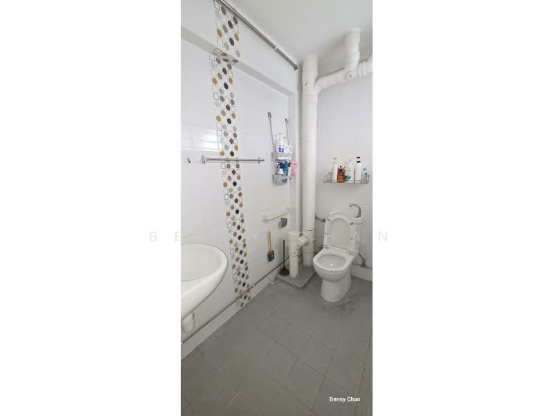 607 Yishun Street 61, 607 Yishun Street 61, 4 Bedrooms, 1,302 sqft, HDB Flat For Sale, by Benny Chan, 500234884 - Bathroom - PropertyGuru.com.sg