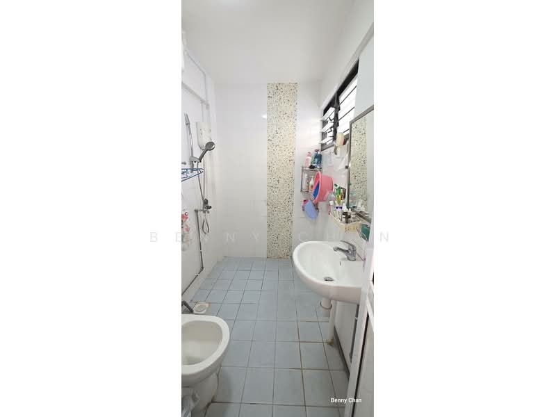 607 Yishun Street 61, 607 Yishun Street 61, 4 Bedrooms, 1,302 sqft, HDB Flat For Sale, by Benny Chan, 500234884 - Bathroom - PropertyGuru.com.sg