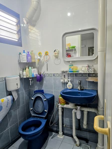 554 Bedok North Street 3, 554 Bedok North Street 3, Bedok / Upper East Coast, 2 Bedrooms, 883 sqft, HDB Flat For Sale, by Mia Shee, 500234888 - Bathroom - PropertyGuru.com.sg