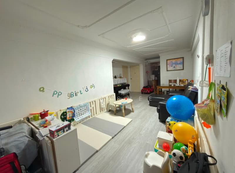 554 Bedok North Street 3, 554 Bedok North Street 3, Bedok / Upper East Coast, 2 Bedrooms, 883 sqft, HDB Flat For Sale, by Mia Shee, 500234888 - Living Room - PropertyGuru.com.sg