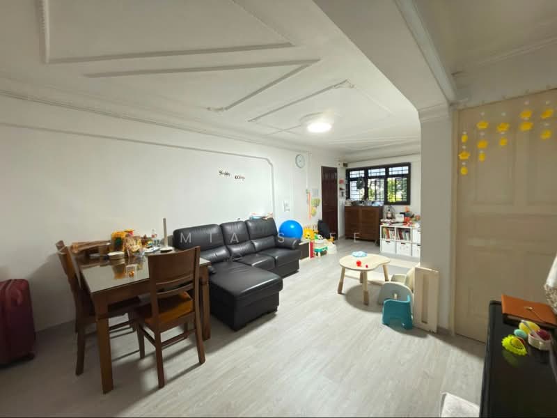 554 Bedok North Street 3, 554 Bedok North Street 3, Bedok / Upper East Coast, 2 Bedrooms, 883 sqft, HDB Flat For Sale, by Mia Shee, 500234888 - Living Room - PropertyGuru.com.sg