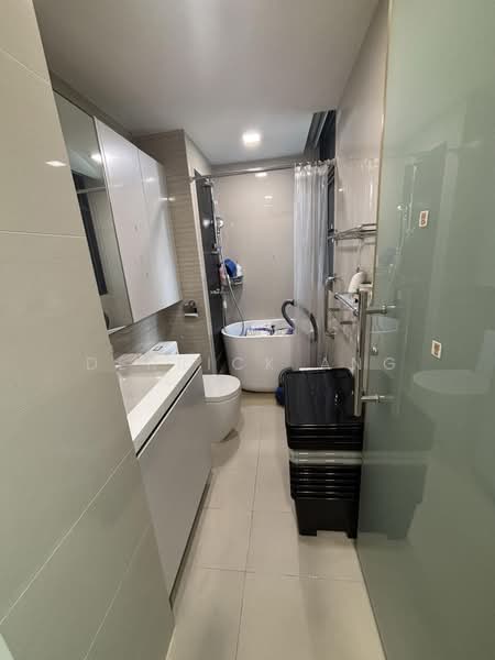 Blossom Residences, 30 Segar Road, 3 Bedrooms, 1,109 sqft, Condominium For Sale, by Derrick Ang, 500234889 - Bathroom - PropertyGuru.com.sg